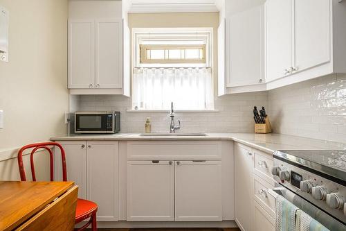 5 East 36Th Street|Unit #202A, Hamilton, ON - Indoor Photo Showing Kitchen