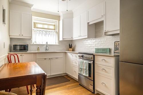 5 East 36Th Street|Unit #202A, Hamilton, ON - Indoor Photo Showing Kitchen With Upgraded Kitchen