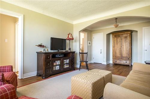 5 East 36Th Street|Unit #202A, Hamilton, ON - Indoor Photo Showing Living Room