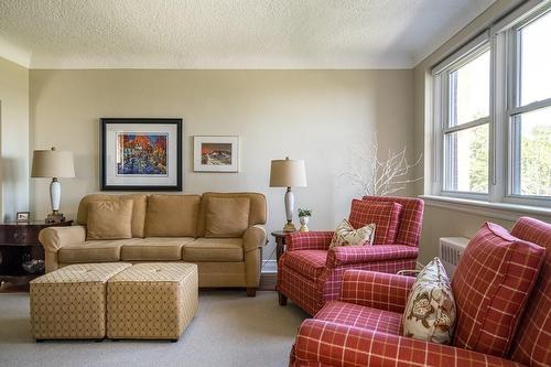 5 East 36Th Street|Unit #202A, Hamilton, ON - Indoor Photo Showing Living Room