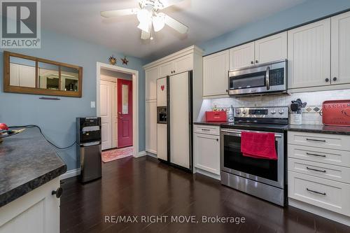 1032 Cowbell Lane, Gravenhurst, ON - Indoor Photo Showing Kitchen