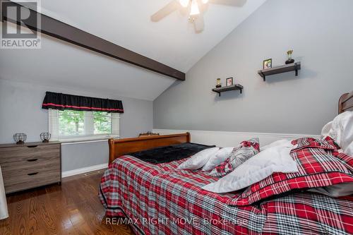 1032 Cowbell Lane, Gravenhurst, ON - Indoor Photo Showing Bedroom