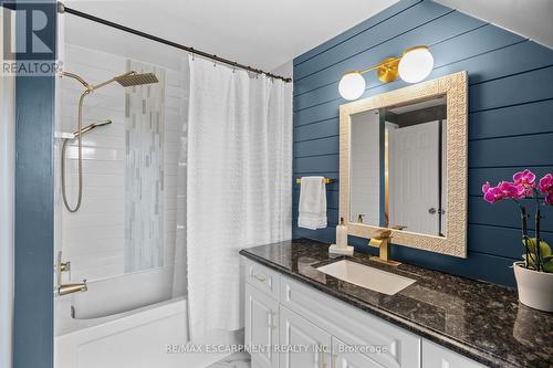 145 Ironwood Road, Guelph (Hanlon Creek), ON - Indoor Photo Showing Bathroom