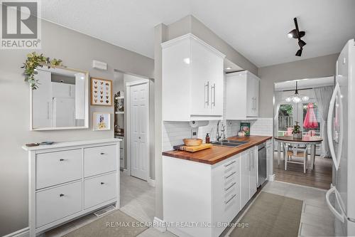 145 Ironwood Road, Guelph (Hanlon Creek), ON - Indoor Photo Showing Kitchen With Double Sink