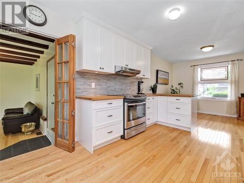 Bright, open eat-in kitchen - 1820 Dunkirk Crescent, Ottawa, ON - Indoor Photo Showing Kitchen