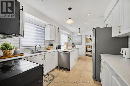 69 Wooliston Crescent, Brampton (Fletcher'S West), ON - Indoor Photo Showing Kitchen With Double Sink With Upgraded Kitchen