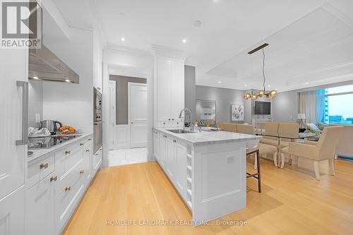 4106 - 311 Bay Street, Toronto (Bay Street Corridor), ON - Indoor Photo Showing Kitchen With Upgraded Kitchen