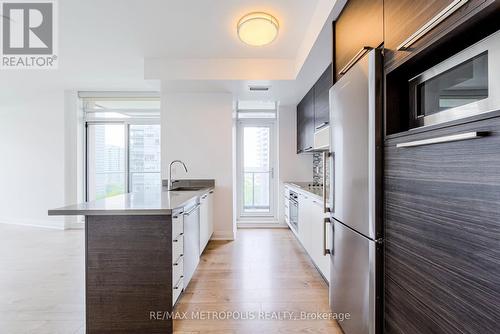 1305 - 36 Park Lawn Road, Toronto (Mimico), ON - Indoor Photo Showing Kitchen With Upgraded Kitchen