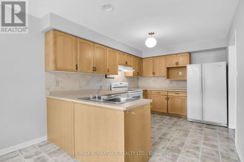 Eat in kitchen - 1 - 515 Proudfoot Lane, London, ON - Indoor Photo Showing Kitchen With Double Sink