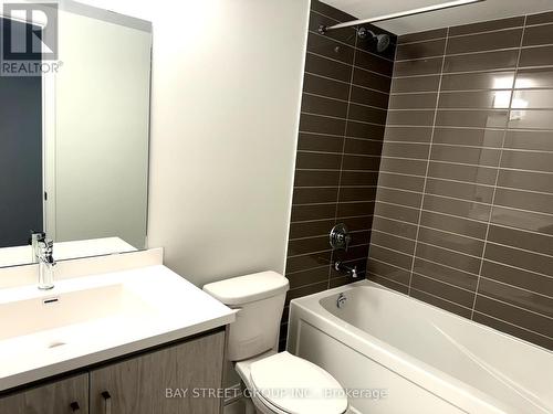 Th234 - 121 Honeycrisp Crescent, Vaughan, ON - Indoor Photo Showing Bathroom