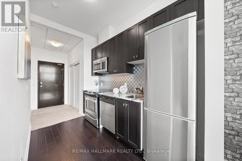 403 - 10376 Yonge Street, Richmond Hill, ON - Indoor Photo Showing Kitchen With Upgraded Kitchen