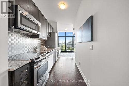 403 - 10376 Yonge Street, Richmond Hill, ON - Indoor Photo Showing Kitchen With Upgraded Kitchen