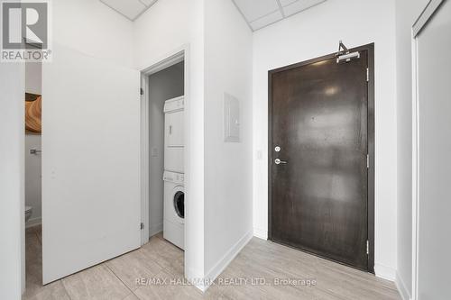 403 - 10376 Yonge Street, Richmond Hill, ON - Indoor Photo Showing Laundry Room