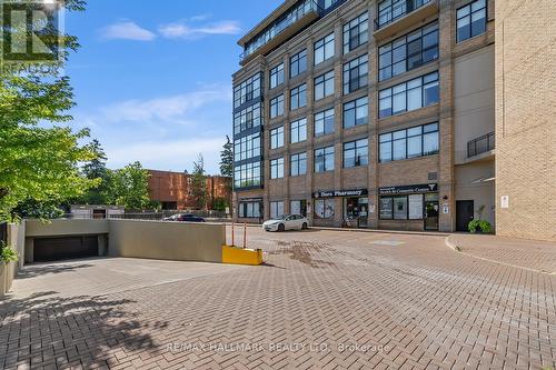 403 - 10376 Yonge Street, Richmond Hill, ON - Outdoor