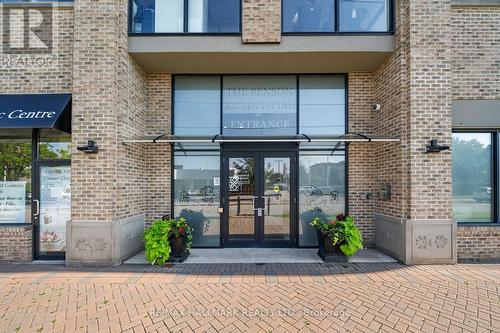 403 - 10376 Yonge Street, Richmond Hill, ON - Outdoor