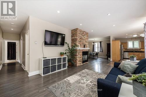 78 Fairway Crescent, Wasaga Beach, ON - Indoor Photo Showing Living Room