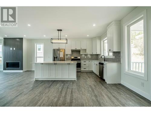 2737 Peregrine Way, Merritt, BC - Indoor Photo Showing Kitchen With Upgraded Kitchen