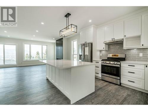 2737 Peregrine Way, Merritt, BC - Indoor Photo Showing Kitchen With Upgraded Kitchen