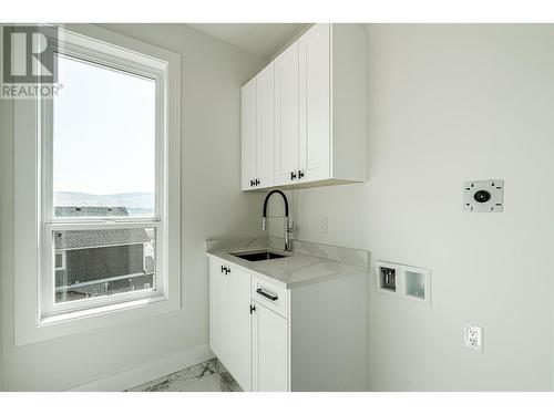 2737 Peregrine Way, Merritt, BC - Indoor Photo Showing Kitchen