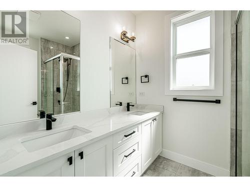 2737 Peregrine Way, Merritt, BC - Indoor Photo Showing Bathroom