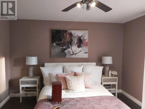 24 Parkdene Court, Toronto (L'Amoreaux), ON - Indoor Photo Showing Bedroom