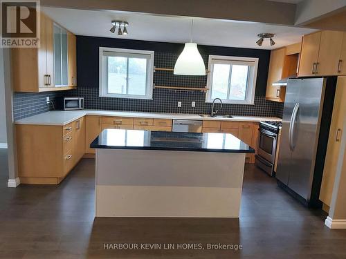 24 Parkdene Court, Toronto (L'Amoreaux), ON - Indoor Photo Showing Kitchen