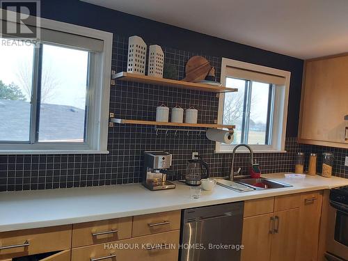 24 Parkdene Court, Toronto (L'Amoreaux), ON - Indoor Photo Showing Kitchen