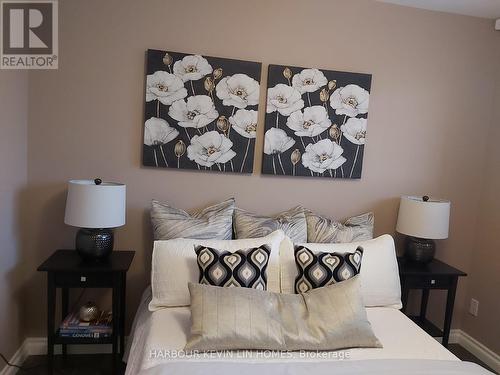 24 Parkdene Court, Toronto (L'Amoreaux), ON - Indoor Photo Showing Bedroom