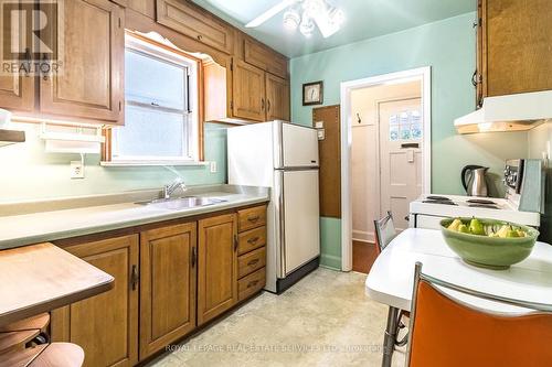 55 Twelfth Street, Toronto (New Toronto), ON - Indoor Photo Showing Kitchen