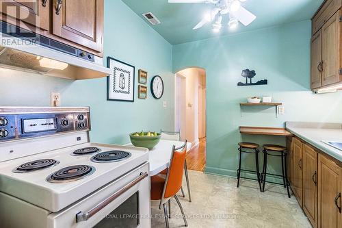 55 Twelfth Street, Toronto (New Toronto), ON - Indoor Photo Showing Kitchen