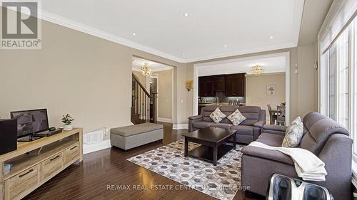 8 Coach House Court, Brampton, ON - Indoor Photo Showing Living Room