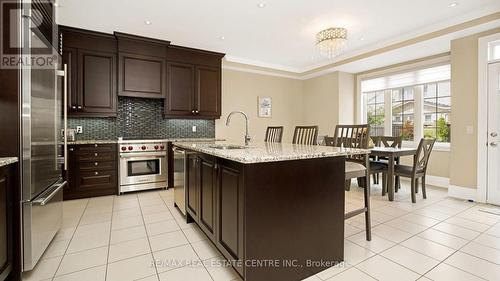 8 Coach House Court, Brampton (Credit Valley), ON - Indoor Photo Showing Kitchen With Upgraded Kitchen