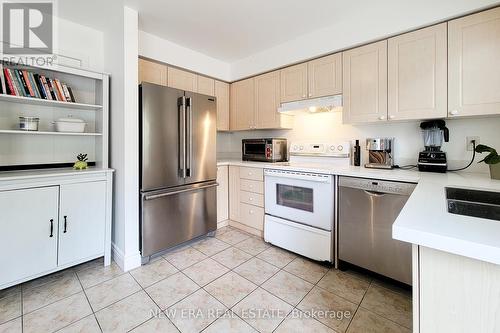 5147 Ravine Crescent, Burlington (Orchard), ON - Indoor Photo Showing Kitchen