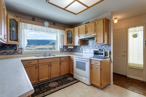 11843 Daniel Drive, Lake Country, BC - Indoor Photo Showing Kitchen With Double Sink