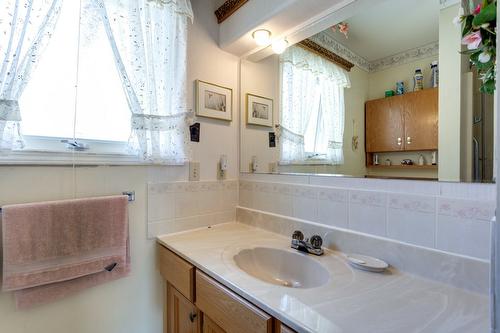 11843 Daniel Drive, Lake Country, BC - Indoor Photo Showing Bathroom