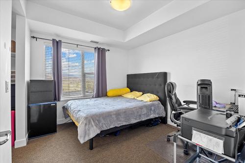 301-975 Academy Way, Kelowna, BC - Indoor Photo Showing Bedroom