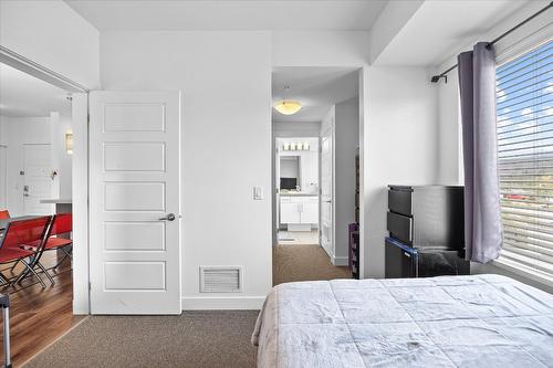 301-975 Academy Way, Kelowna, BC - Indoor Photo Showing Bedroom