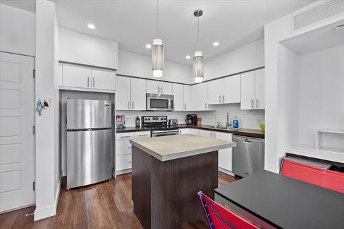 301-975 Academy Way, Kelowna, BC - Indoor Photo Showing Kitchen With Upgraded Kitchen