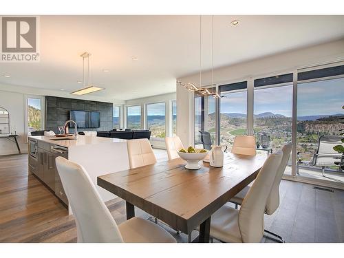 737 Highpointe Drive, Kelowna, BC - Indoor Photo Showing Dining Room