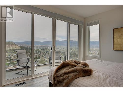 737 Highpointe Drive, Kelowna, BC - Indoor Photo Showing Bedroom