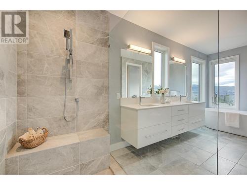 737 Highpointe Drive, Kelowna, BC - Indoor Photo Showing Bathroom