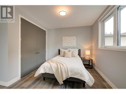 737 Highpointe Drive, Kelowna, BC - Indoor Photo Showing Bedroom