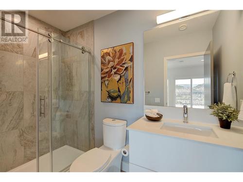 737 Highpointe Drive, Kelowna, BC - Indoor Photo Showing Bathroom