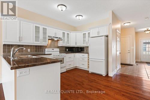 12 - 1 Rosemary Court, Prince Edward County (Picton), ON - Indoor Photo Showing Kitchen