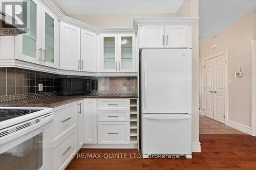 12 - 1 Rosemary Court, Prince Edward County (Picton), ON - Indoor Photo Showing Kitchen