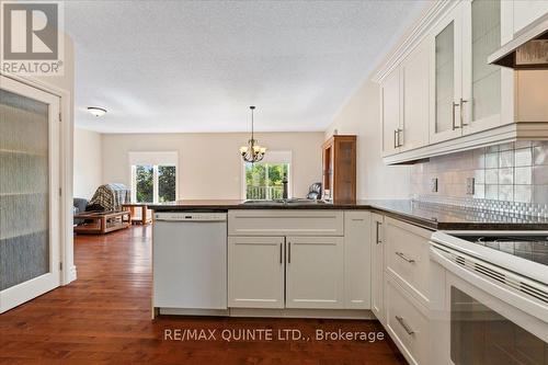 12 - 1 Rosemary Court, Prince Edward County (Picton), ON - Indoor Photo Showing Kitchen With Upgraded Kitchen