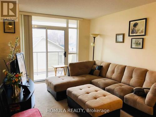 415 - 3650 Kingston Road, Toronto (Scarborough Village), ON - Indoor Photo Showing Living Room