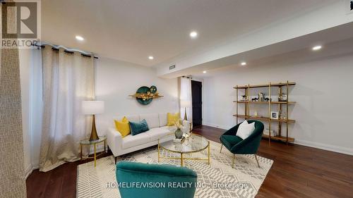 12 Flaremore Crescent, Toronto (Bayview Village), ON - Indoor Photo Showing Living Room