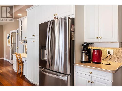 843 Woodhaven Court, Kelowna, BC - Indoor Photo Showing Kitchen