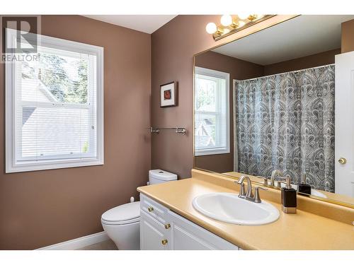 843 Woodhaven Court, Kelowna, BC - Indoor Photo Showing Bathroom